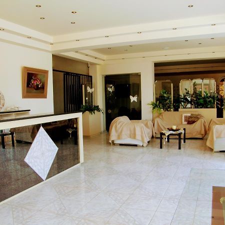Ambrosia Hotel มาเลีย ภายนอก รูปภาพ