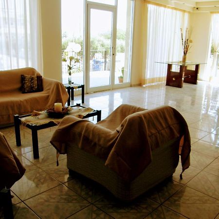 Ambrosia Hotel มาเลีย ภายนอก รูปภาพ