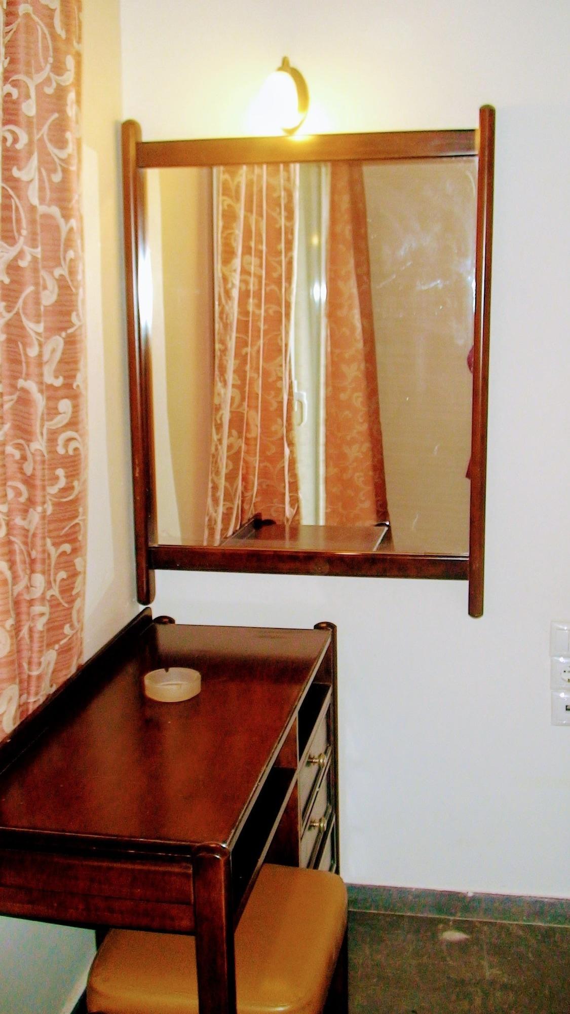 Ambrosia Hotel มาเลีย ภายนอก รูปภาพ