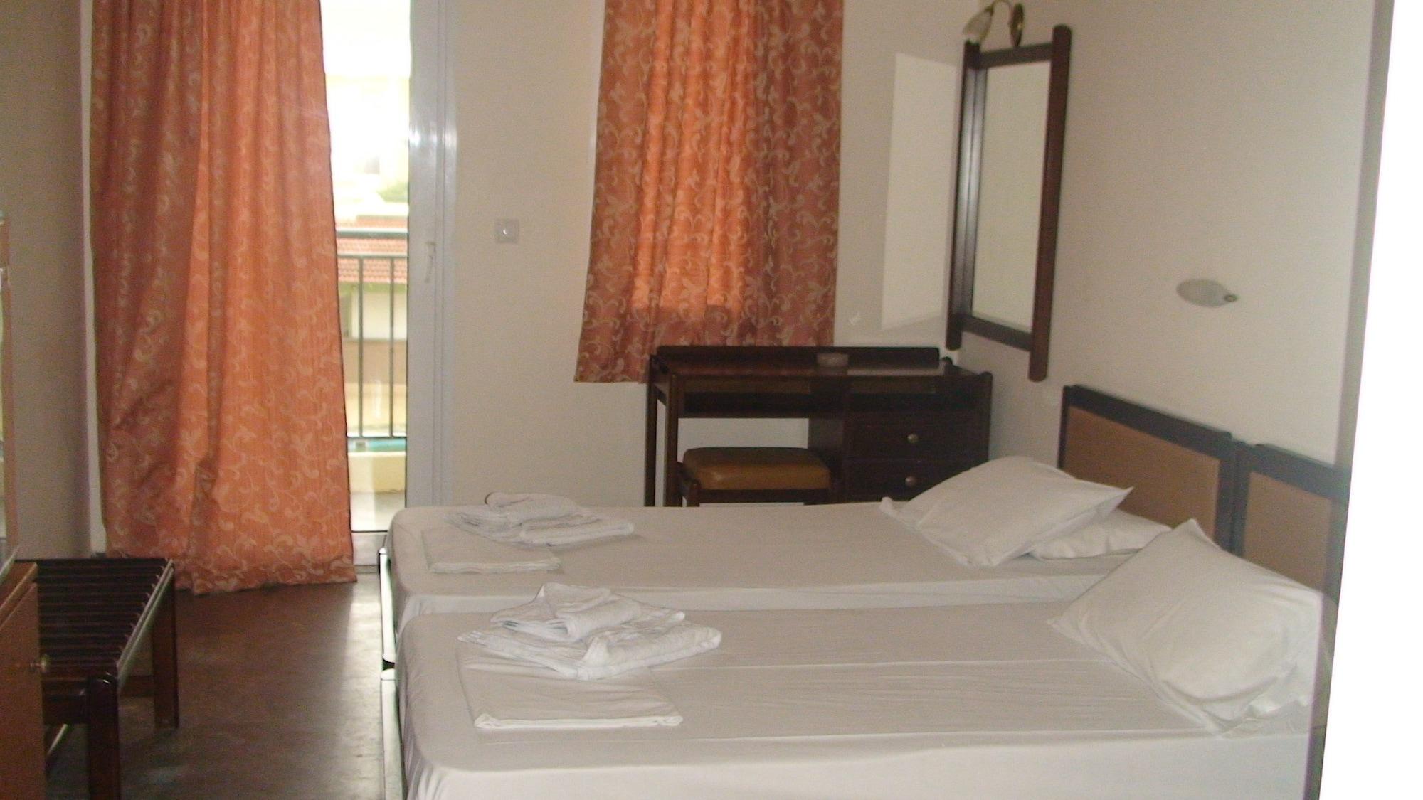 Ambrosia Hotel มาเลีย ภายนอก รูปภาพ