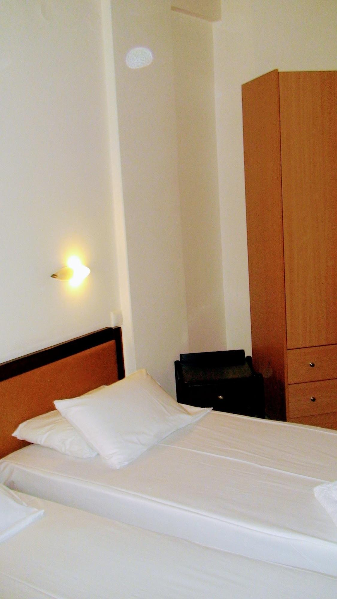 Ambrosia Hotel มาเลีย ภายนอก รูปภาพ