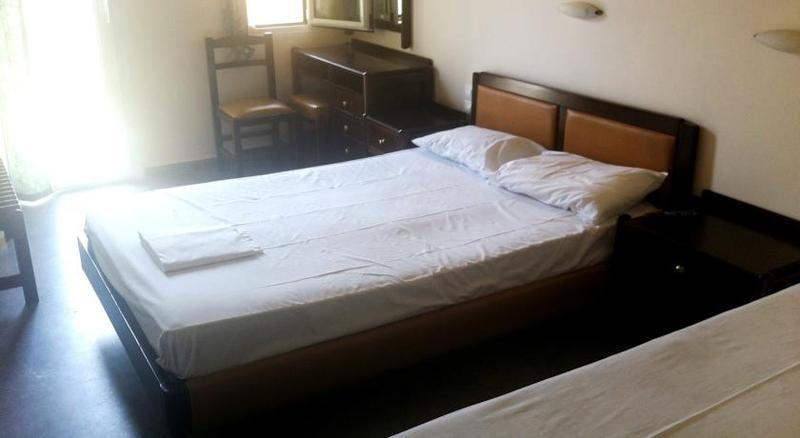 Ambrosia Hotel มาเลีย ภายนอก รูปภาพ