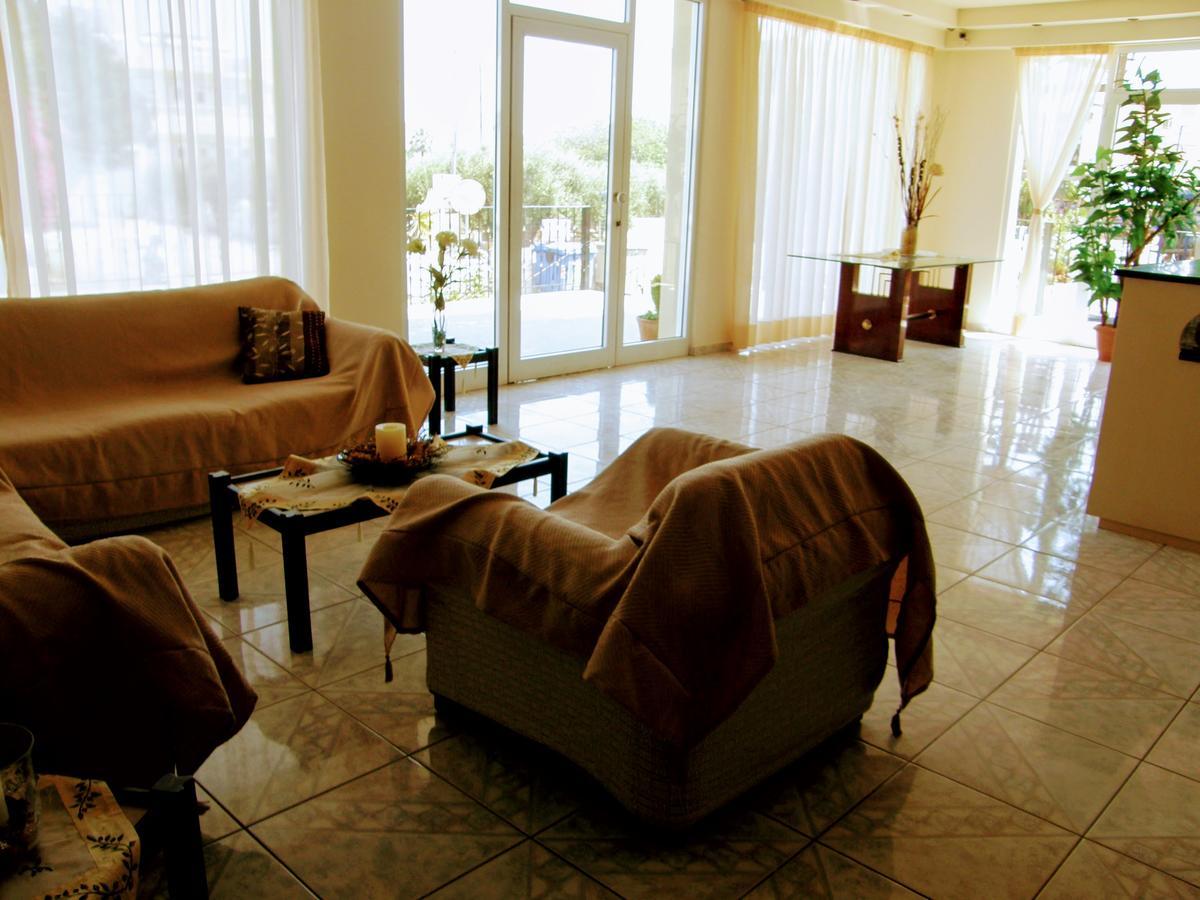 Ambrosia Hotel มาเลีย ภายนอก รูปภาพ