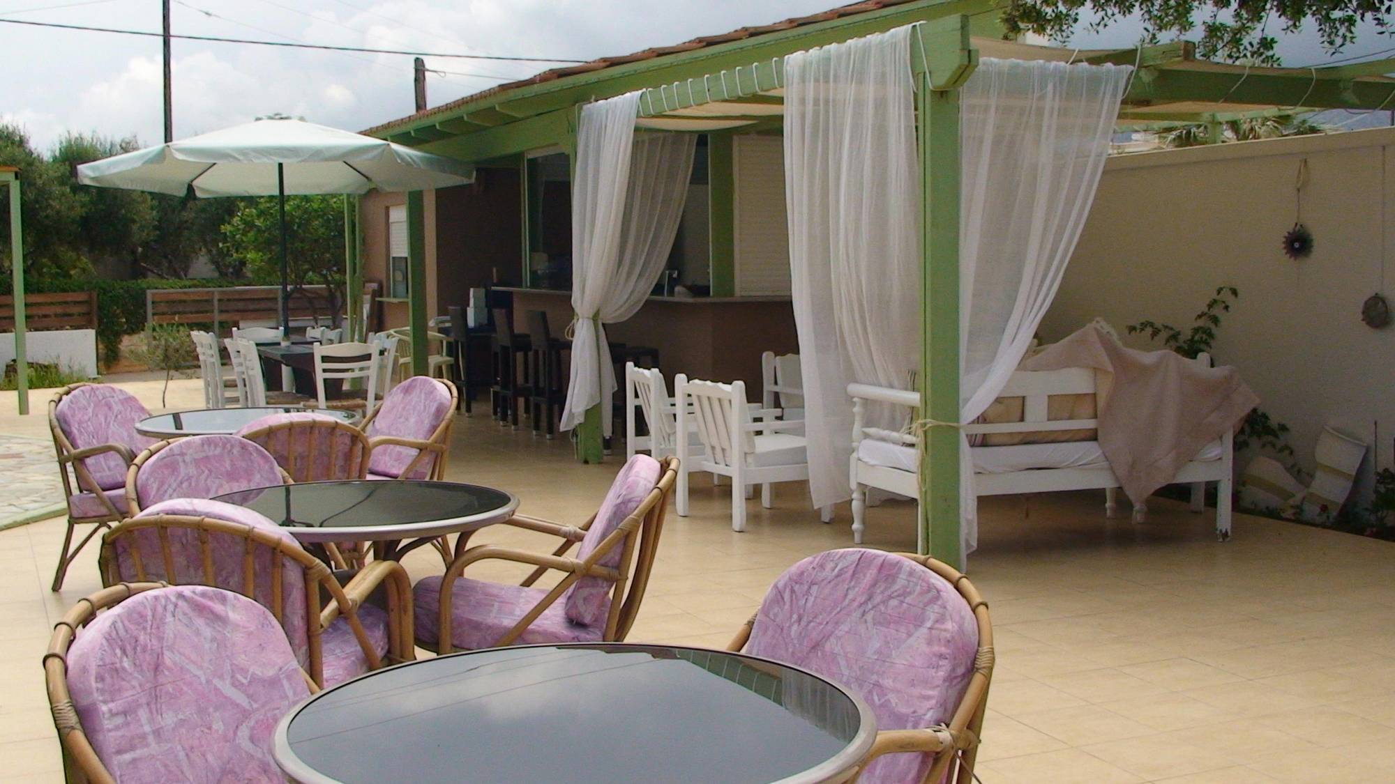 Ambrosia Hotel มาเลีย ภายนอก รูปภาพ