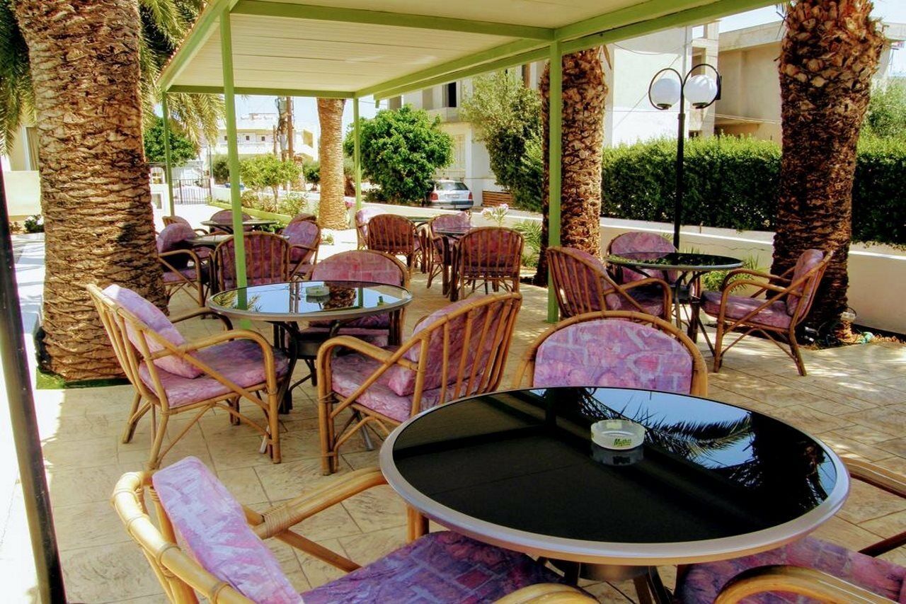 Ambrosia Hotel มาเลีย ภายนอก รูปภาพ